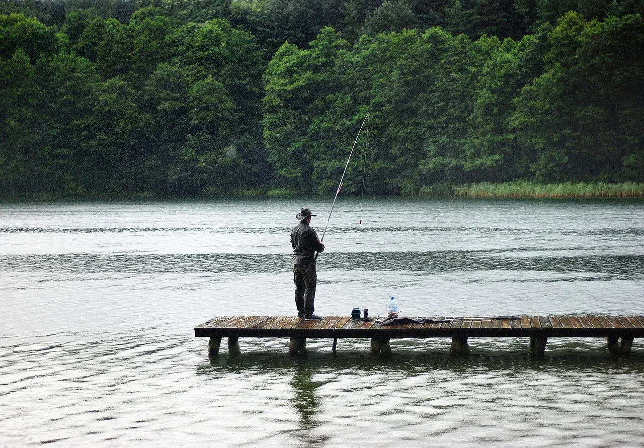 angler rain hunting 1585035